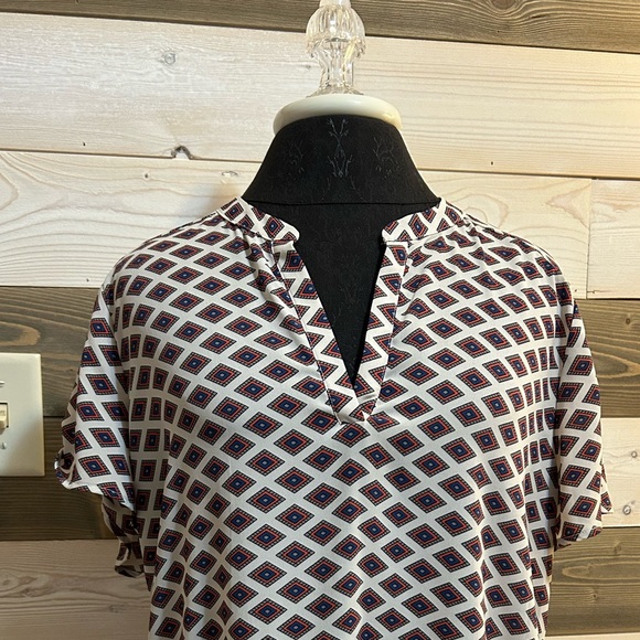 Alice Blue ⚜️ Diamond Design Flowy Short Sleeved Top - Picture 1 of 6